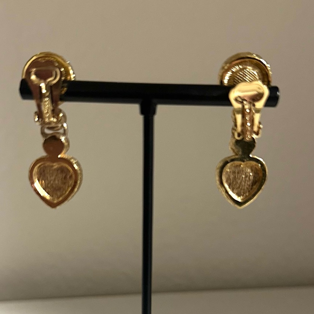 DIOR Vintage Gold and Pearl Heart Drop Earrings - Picture 7 of 7